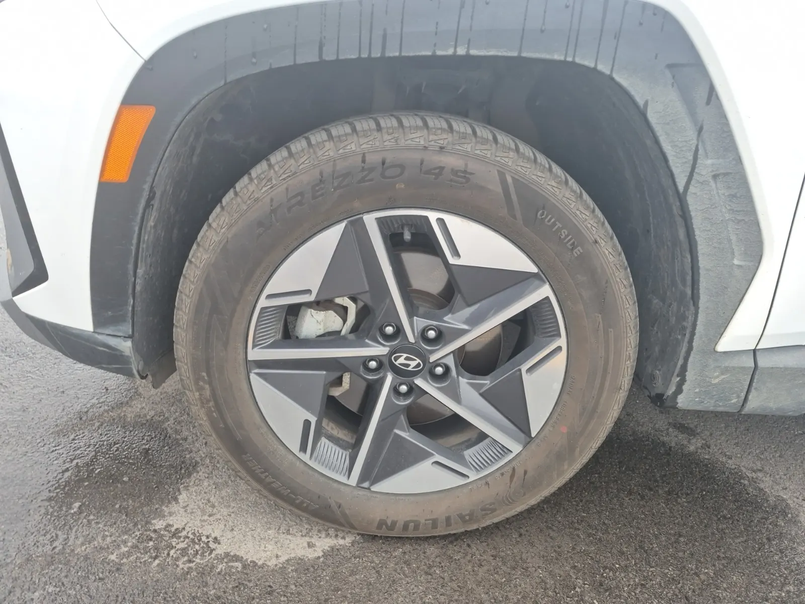 Front driver wheel/tire photo
