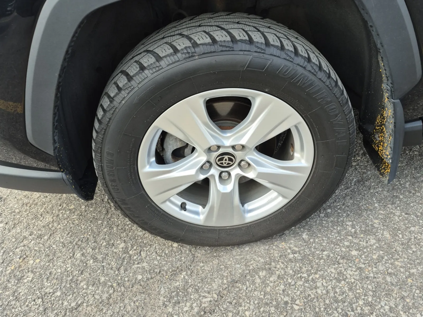 Front driver wheel/tire photo