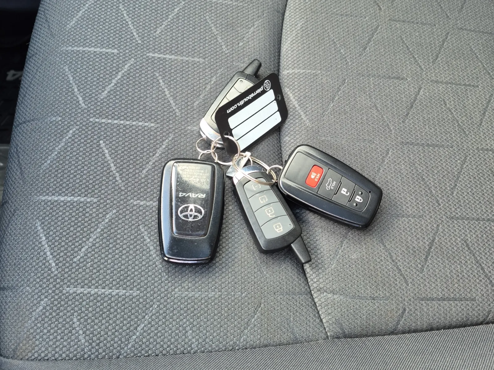 Keys/Fobs/Manual Photo
