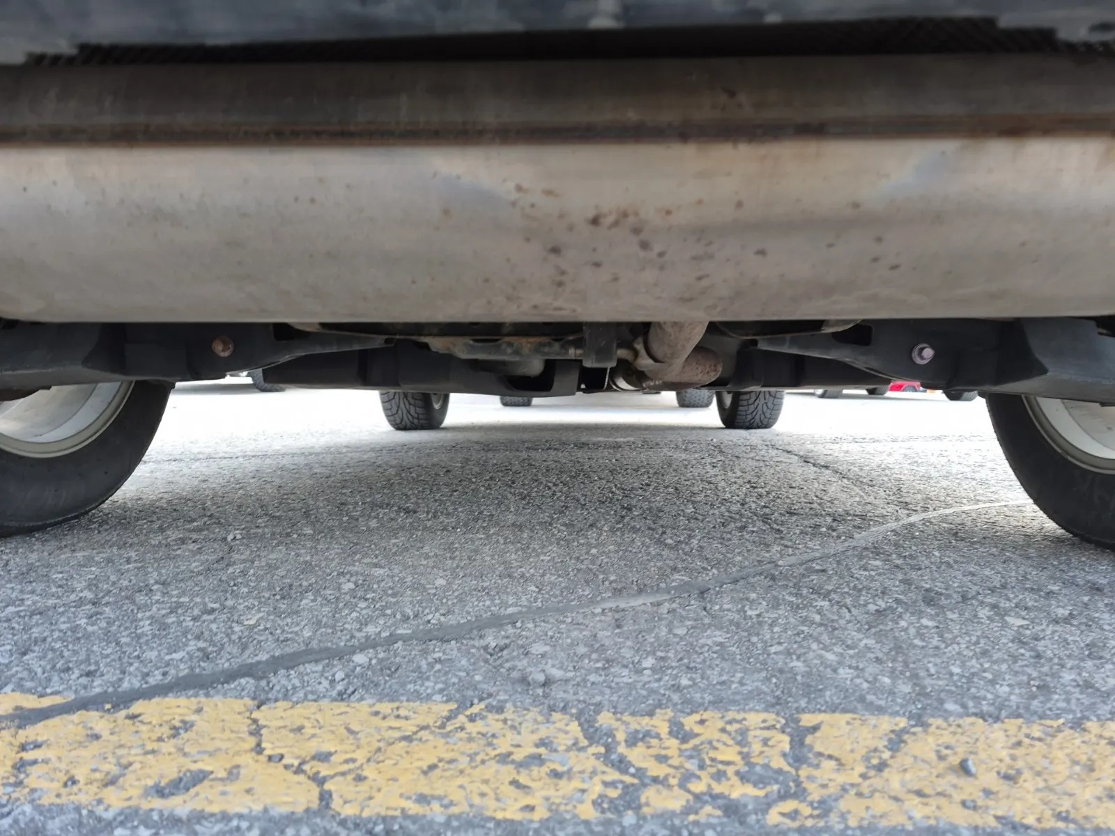 Undercarriage - Rear Photo