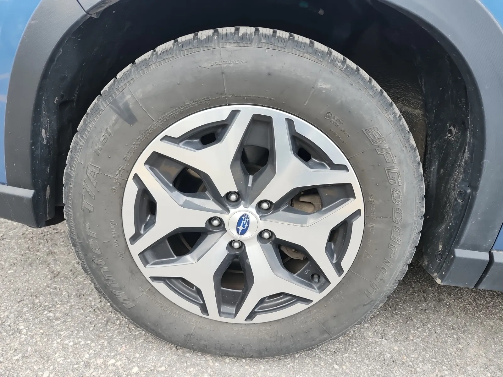 Front driver wheel/tire photo