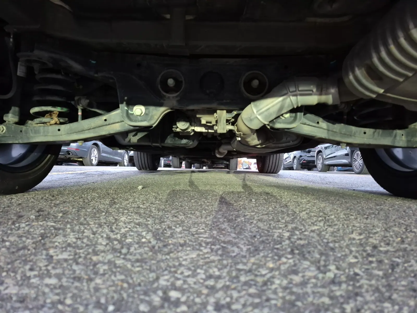 Undercarriage - Rear Photo