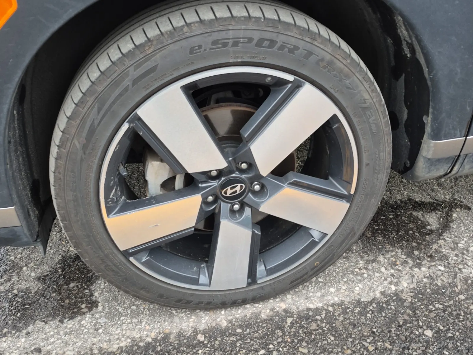 Front driver wheel/tire photo