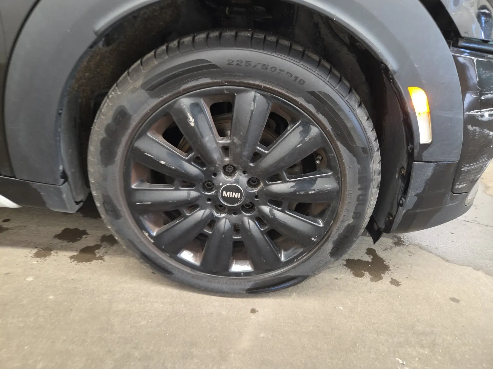 Right Front Wheel/Tire Photo