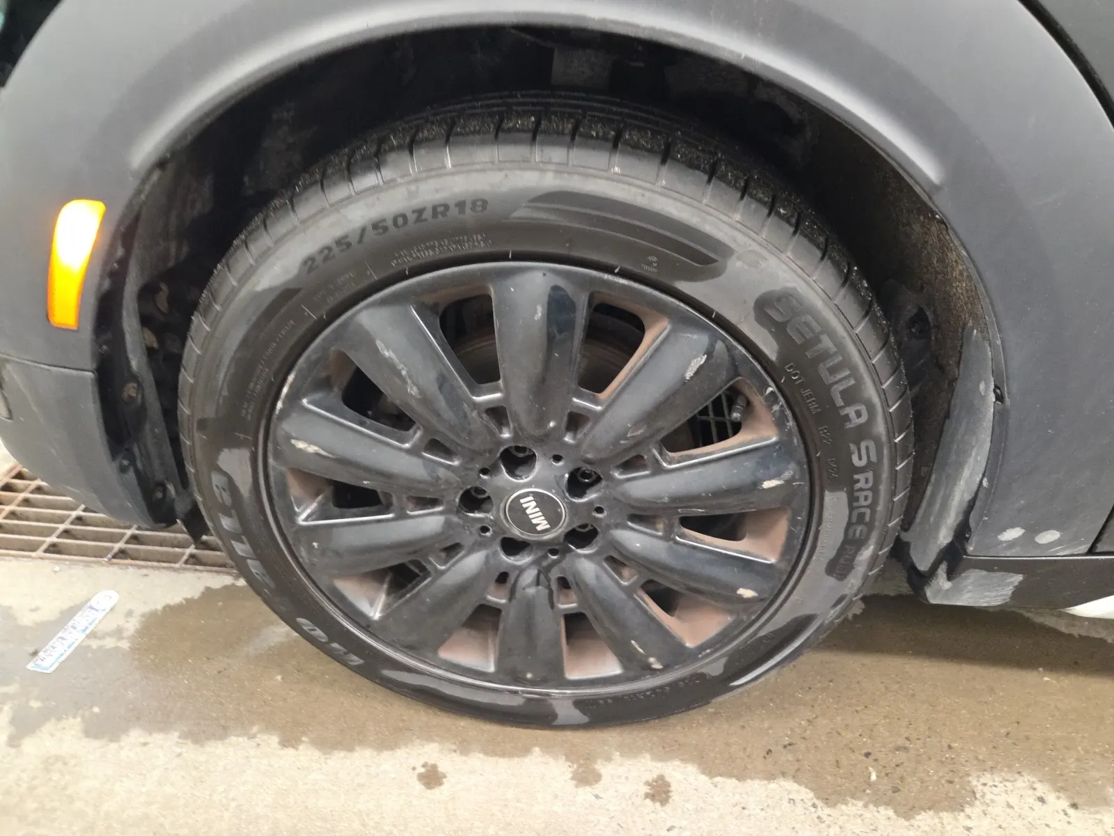 Front driver wheel/tire photo