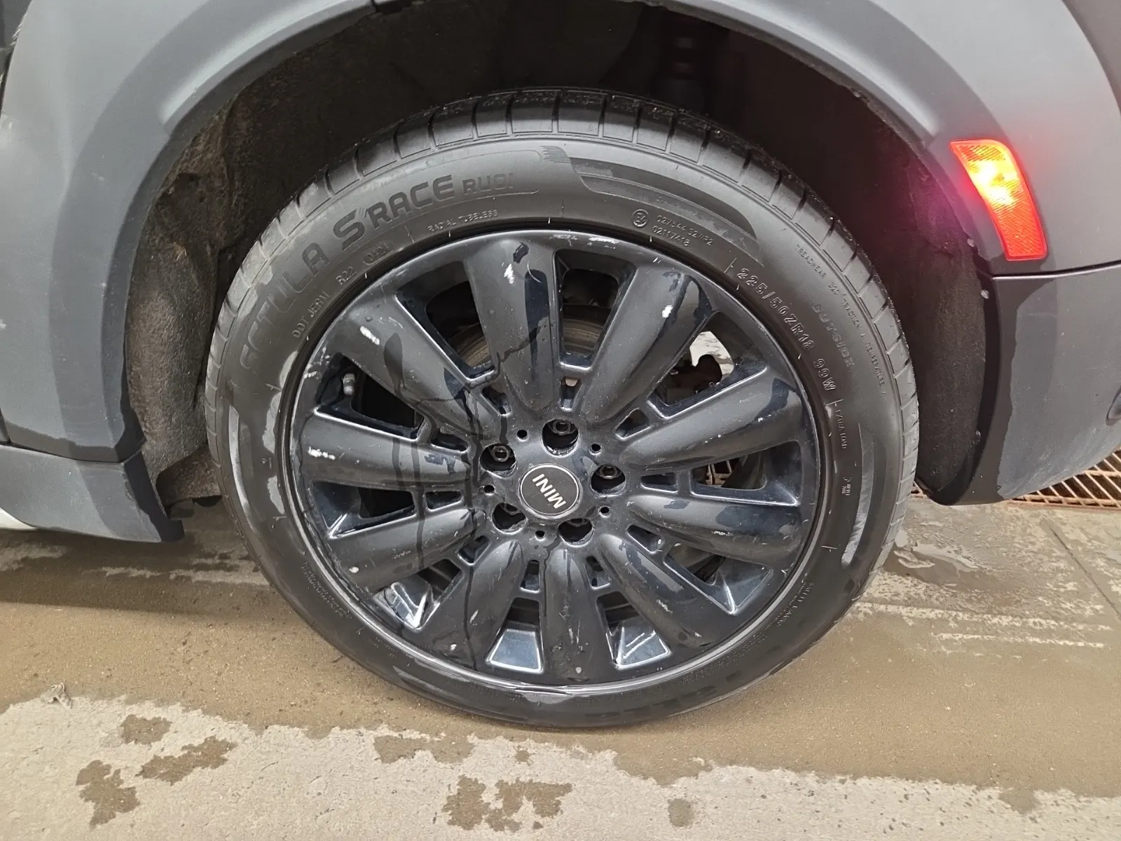 Left Rear Wheel/Tire Photo