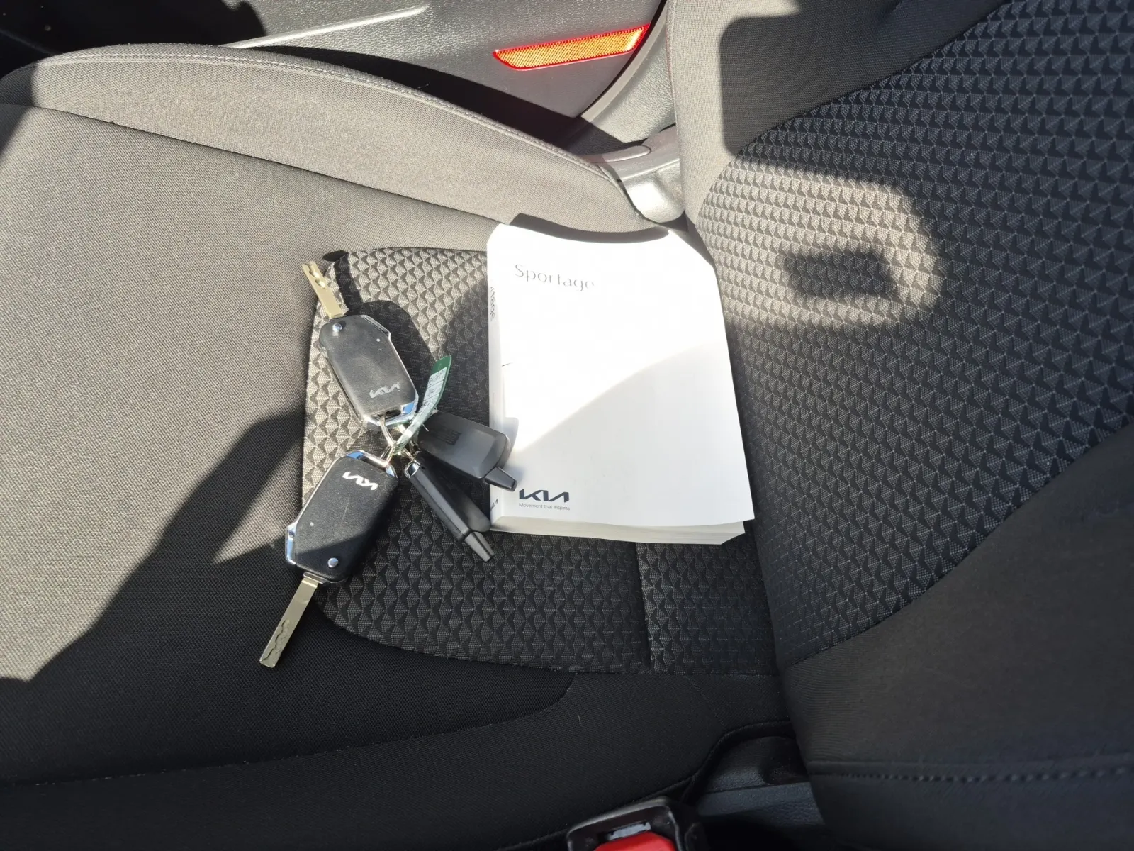 Keys/Fobs/Manual Photo