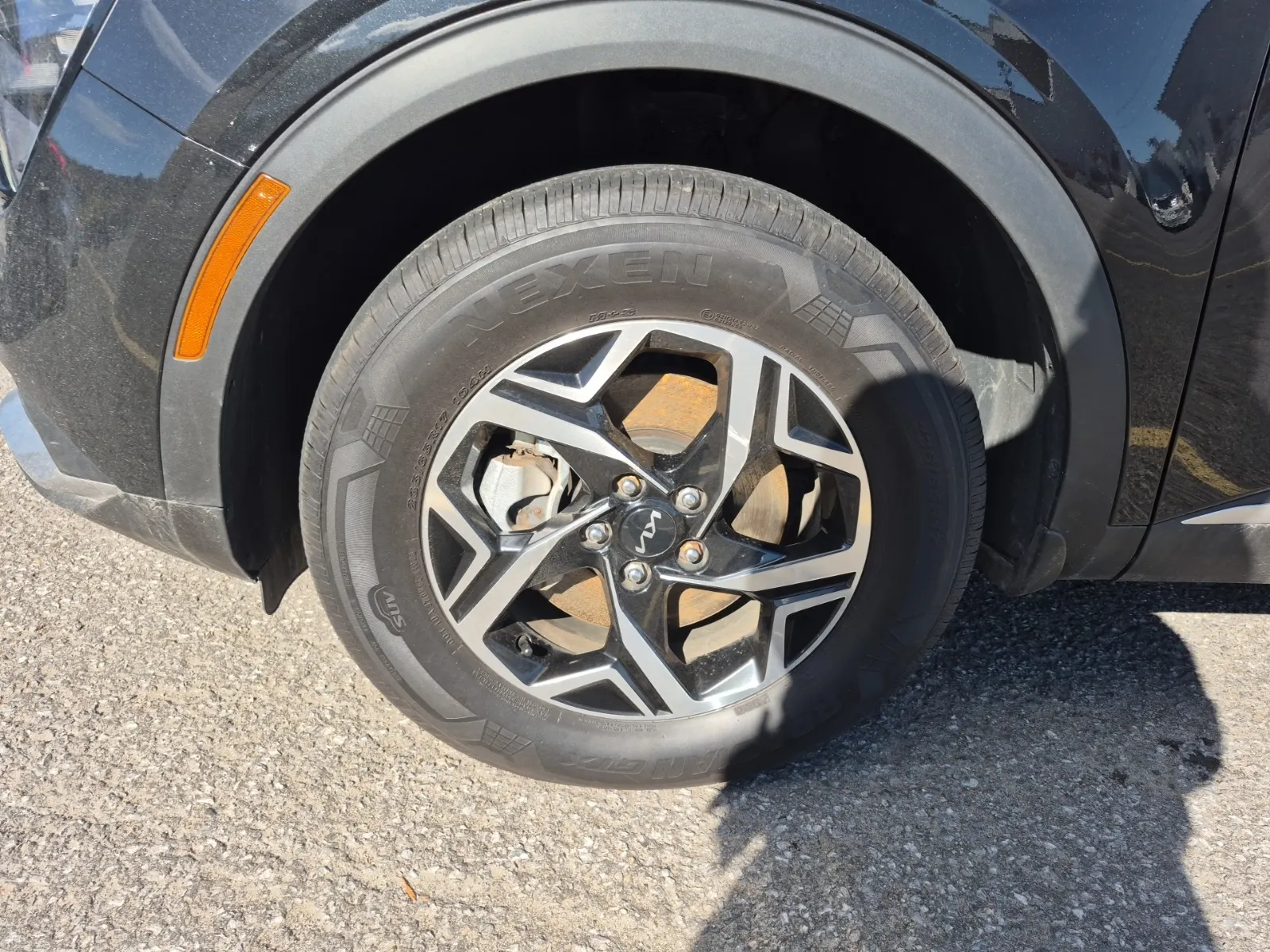 Front driver wheel/tire photo