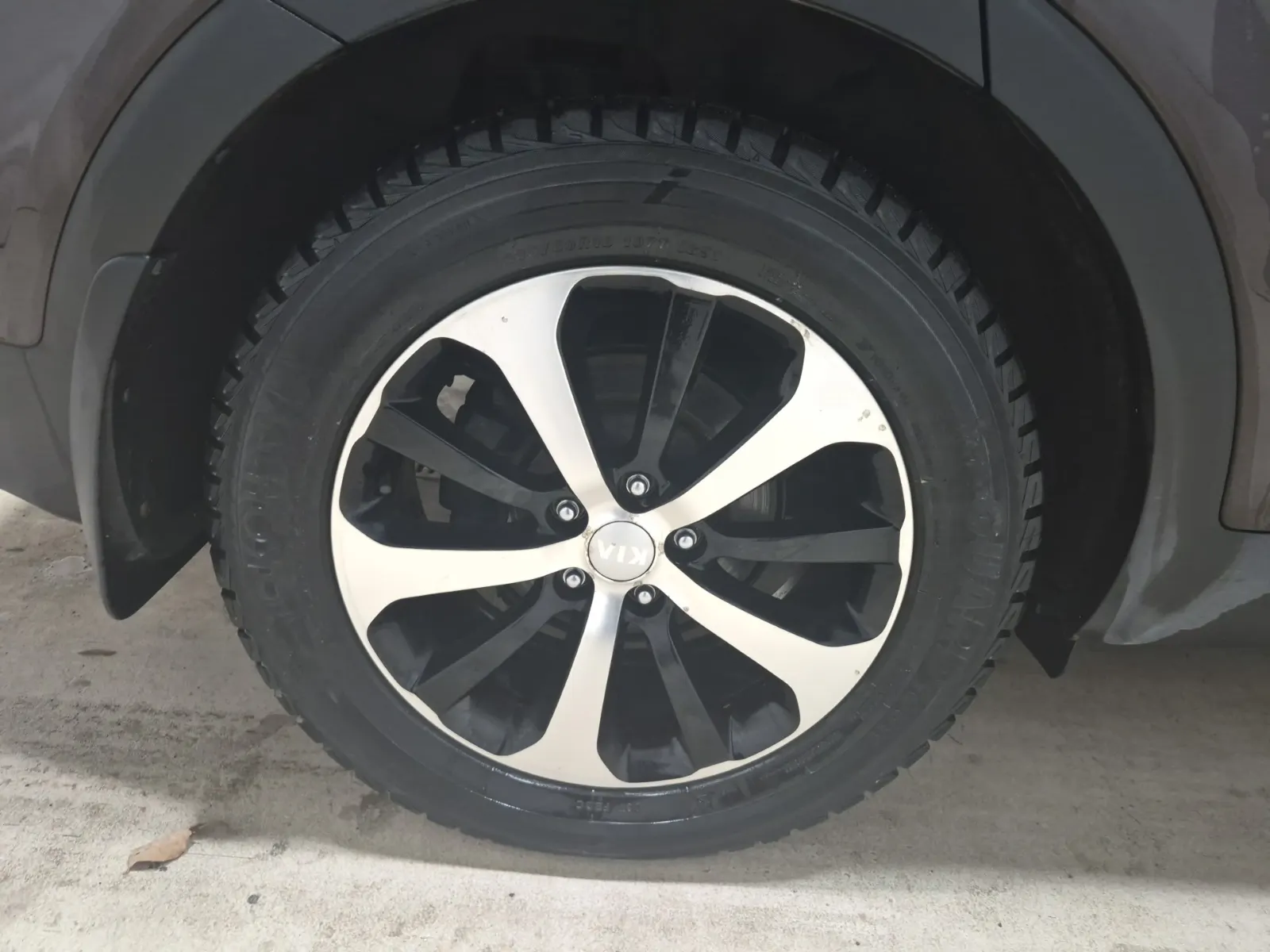 Right Rear Wheel/Tire Photo