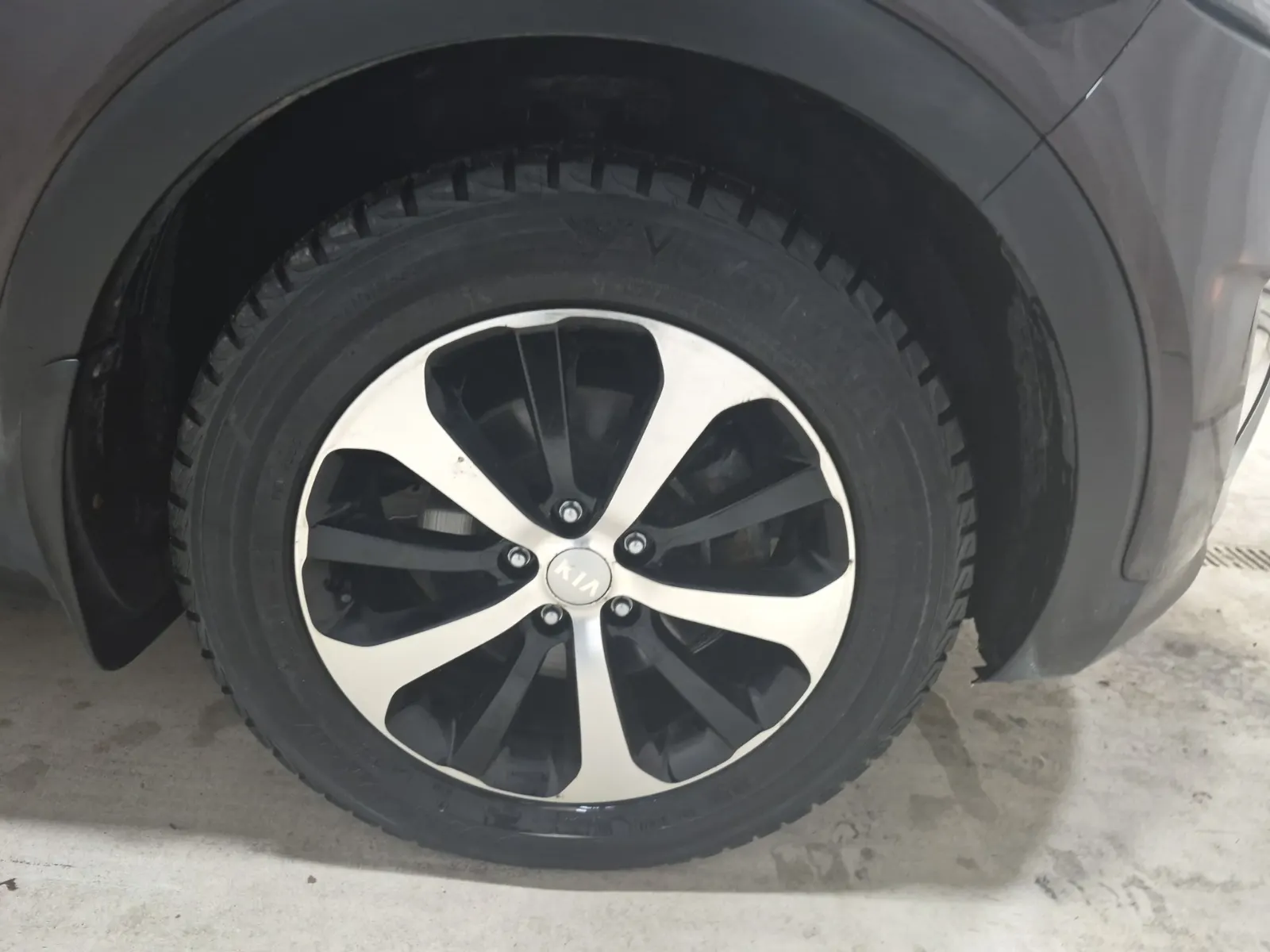 Right Front Wheel/Tire Photo