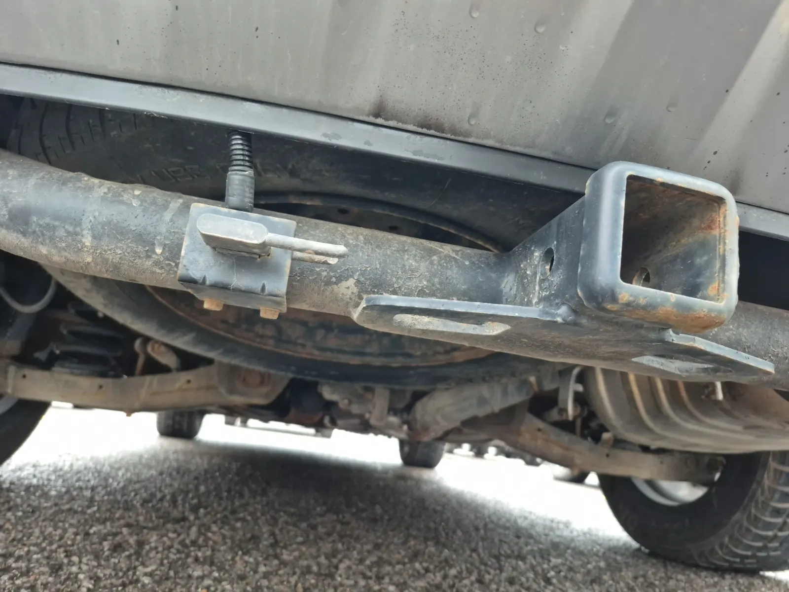 Undercarriage - Rear Photo