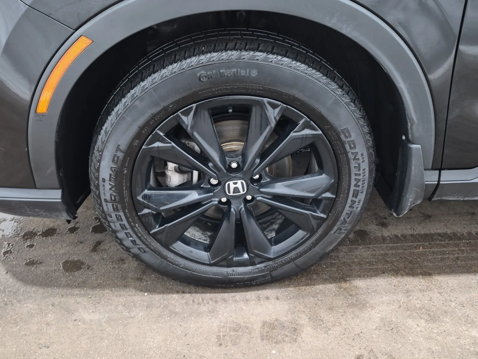 Front driver wheel/tire photo