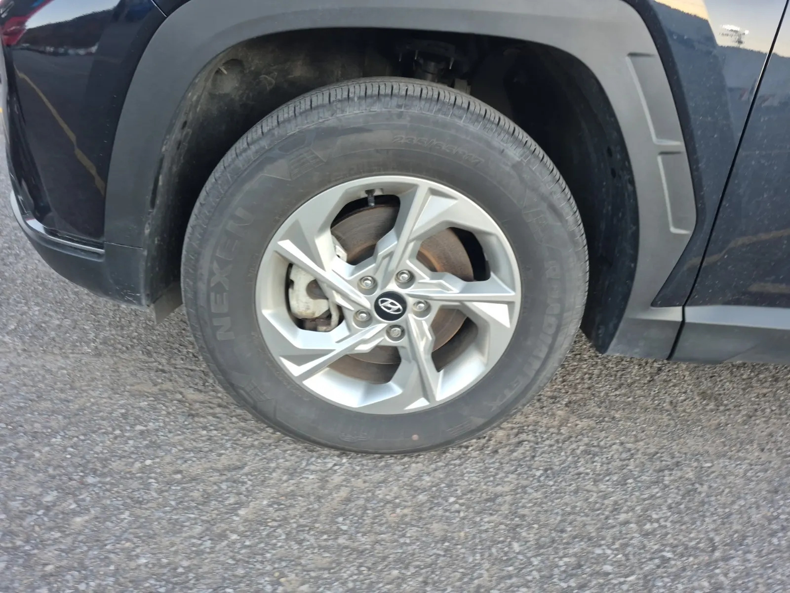 Front driver wheel/tire photo
