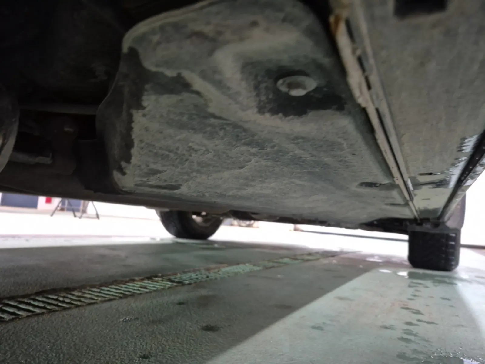 Undercarriage - Passenger Photo