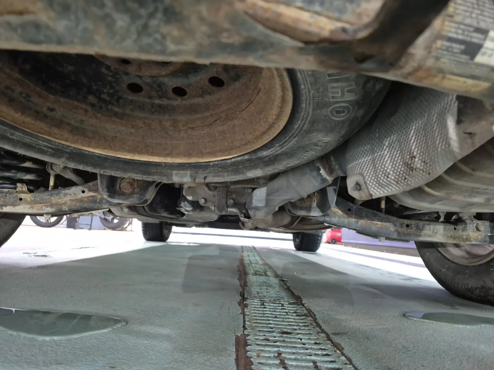 Undercarriage - Rear Photo