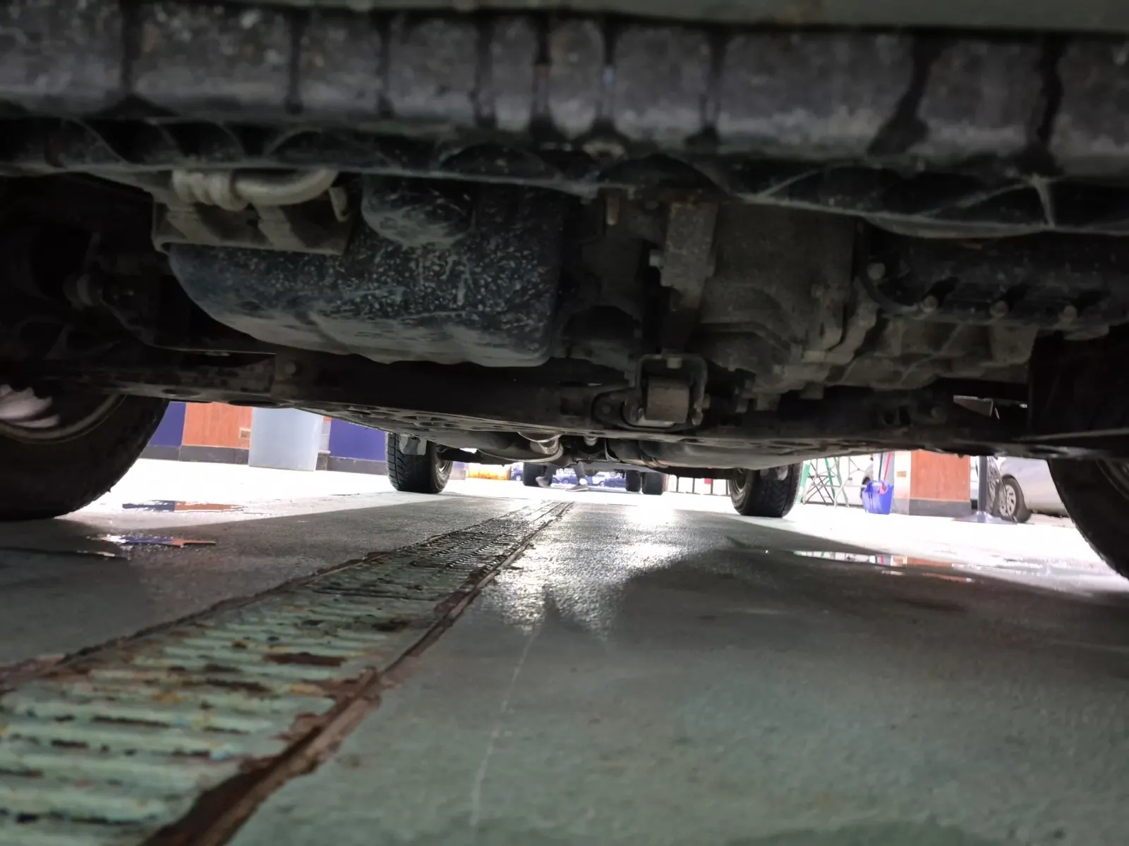 Undercarriage - Front Photo