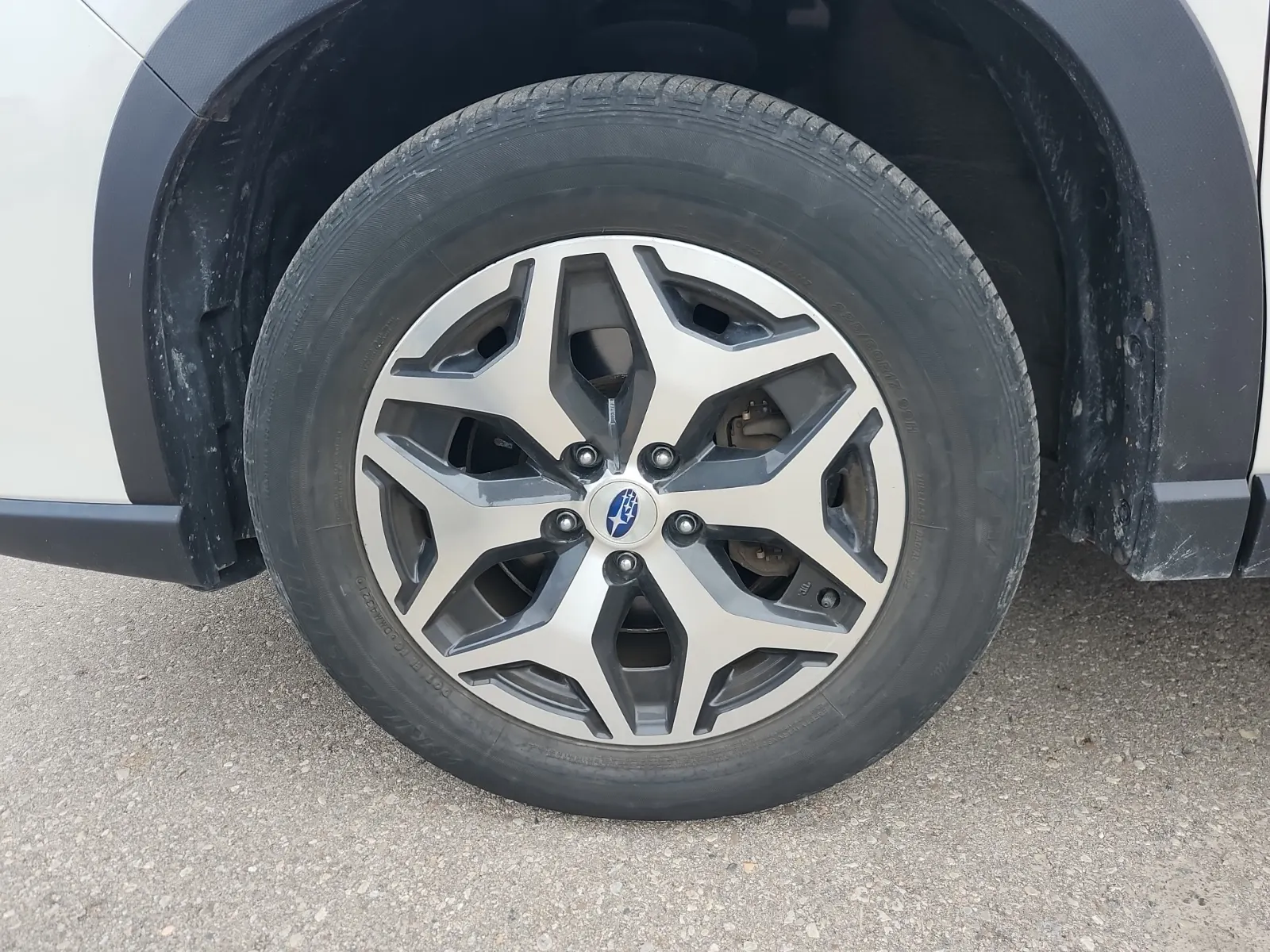 Front driver wheel/tire photo