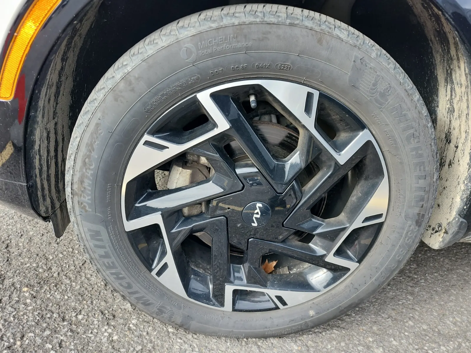 Front driver wheel/tire photo