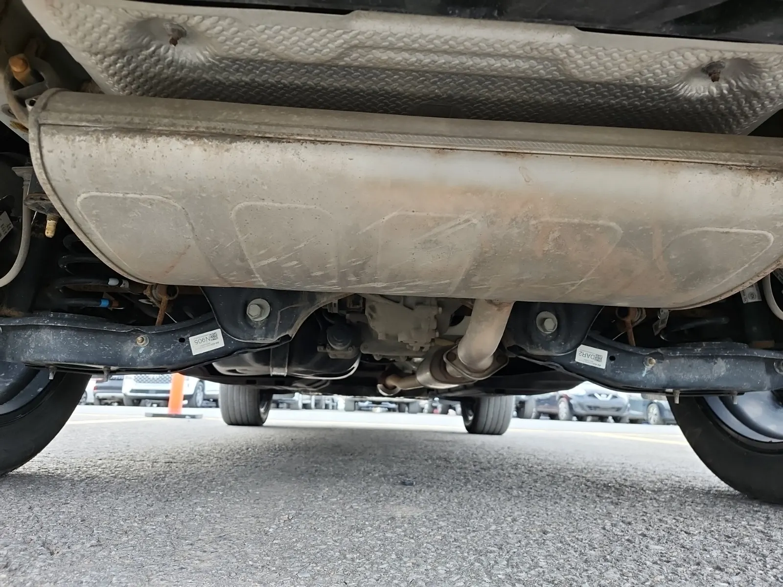 Undercarriage - Rear Photo