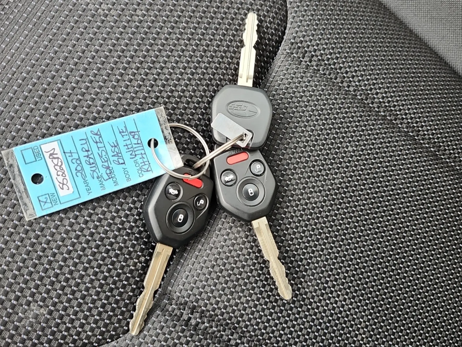 Keys/Fobs/Manual Photo