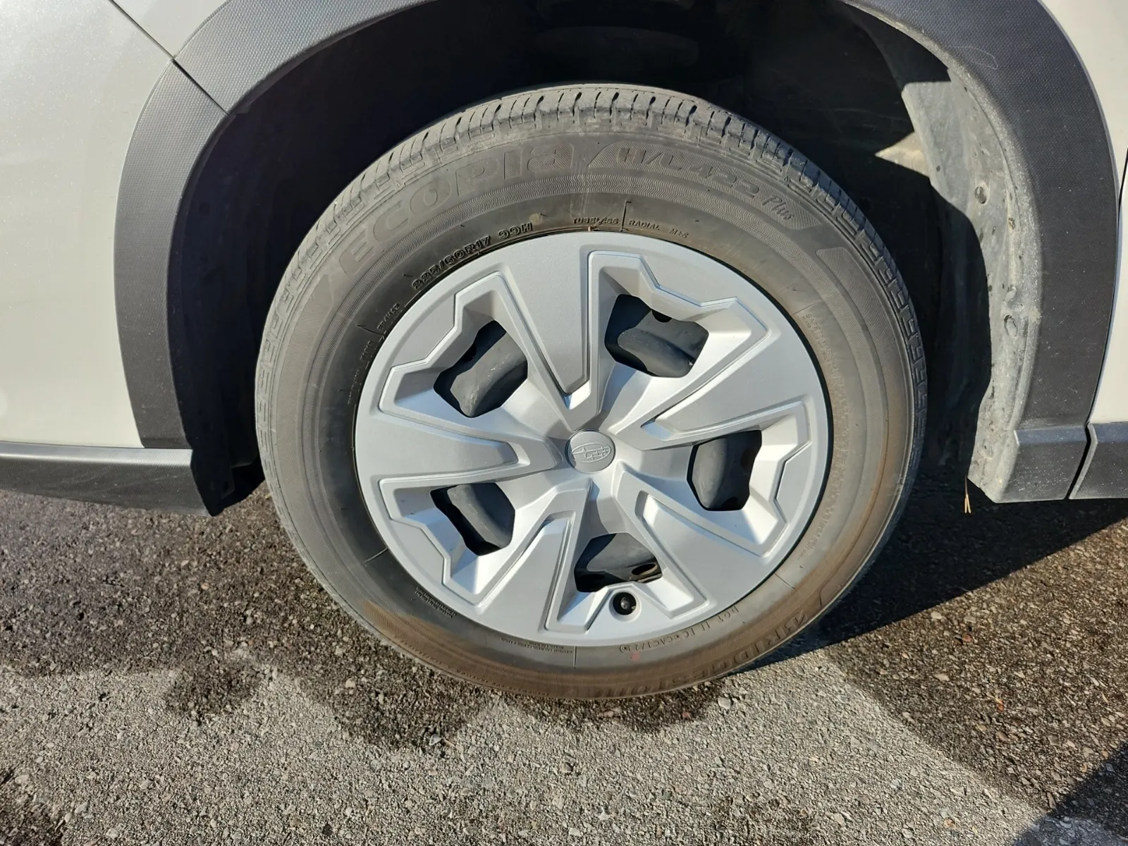 Front driver wheel/tire photo