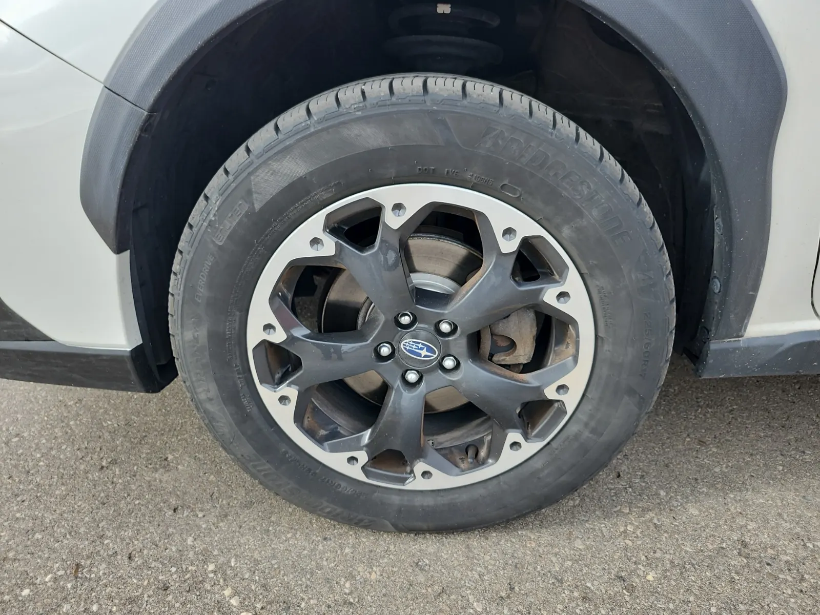 Front driver wheel/tire photo