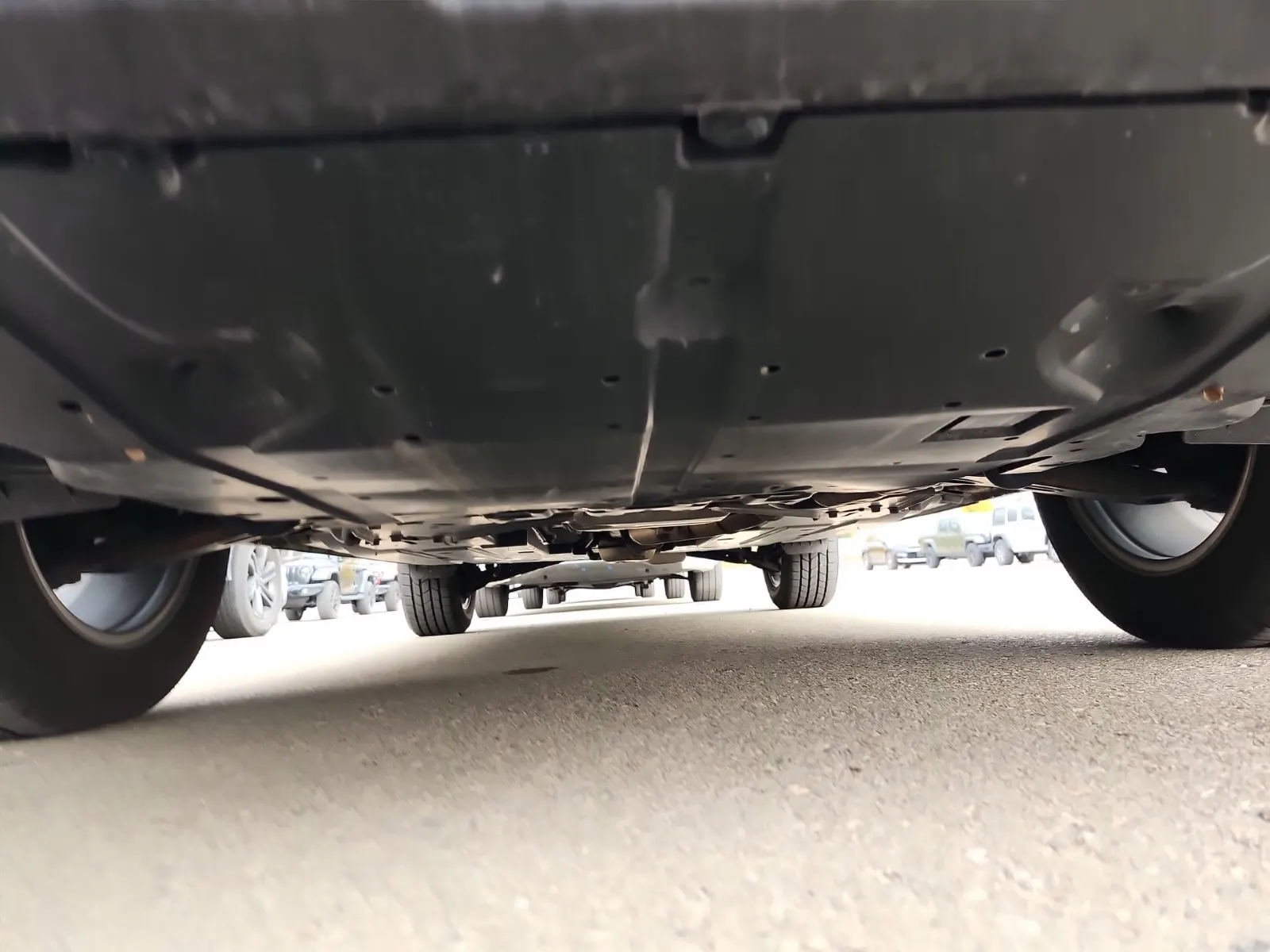 Undercarriage - Front Photo