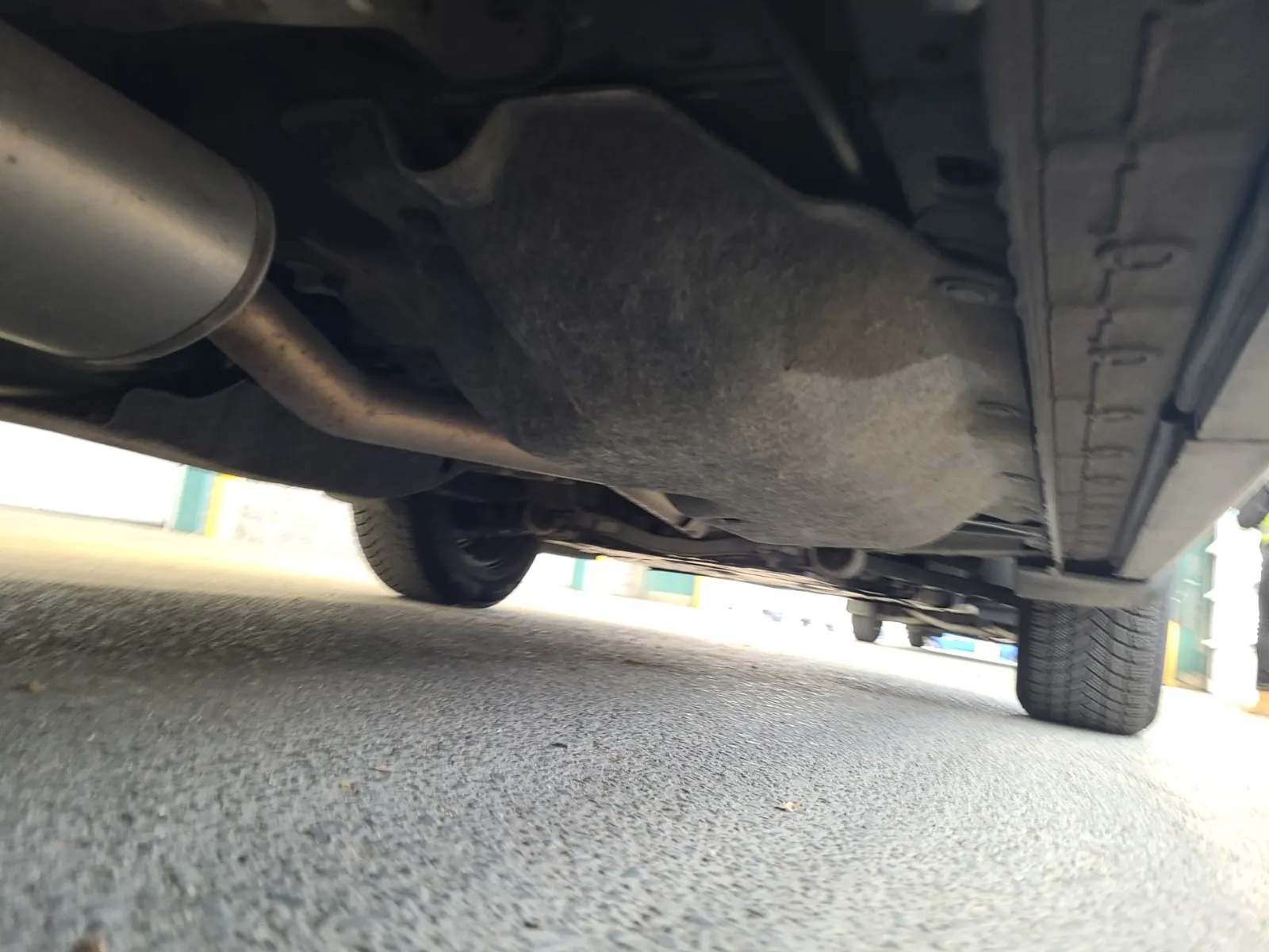 Undercarriage - Passenger Photo