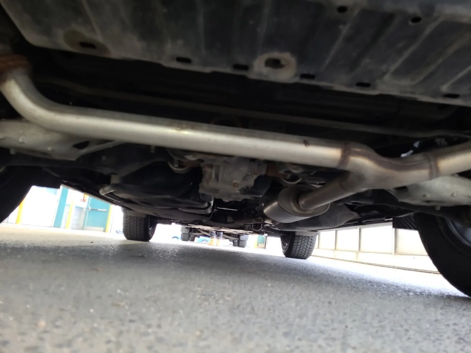 Undercarriage - Rear Photo