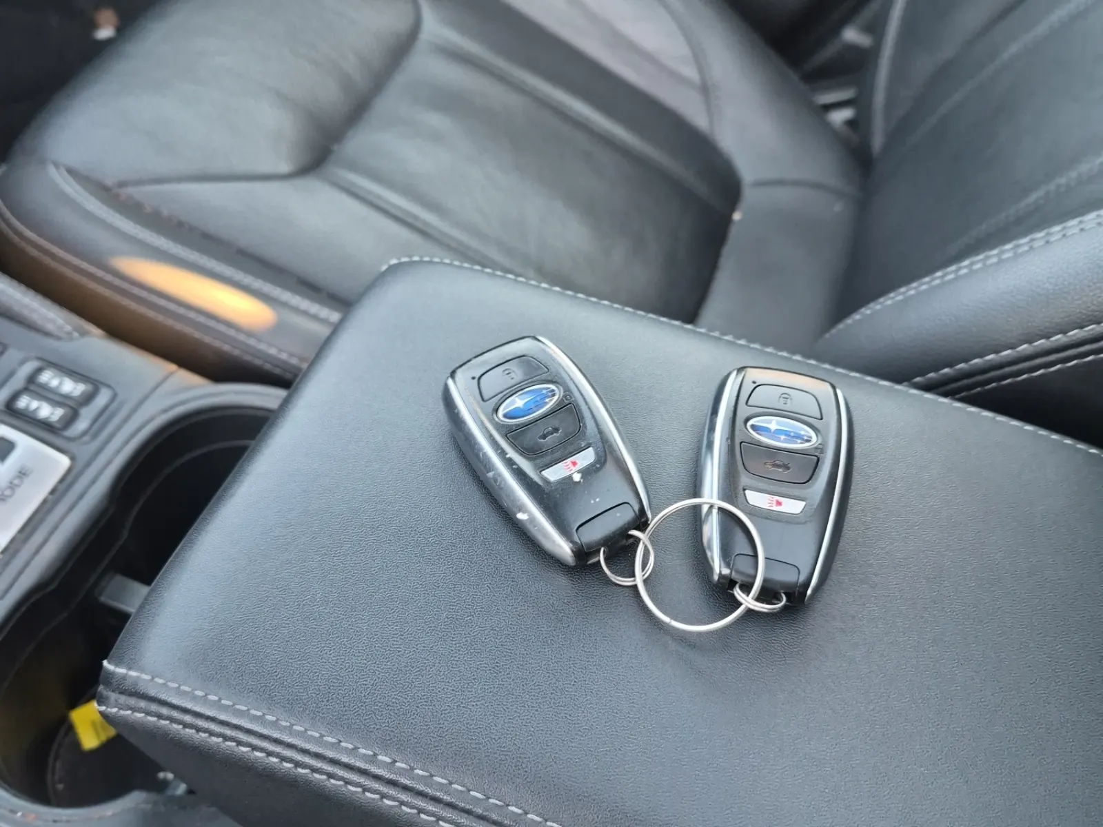 Keys/Fobs/Manual Photo