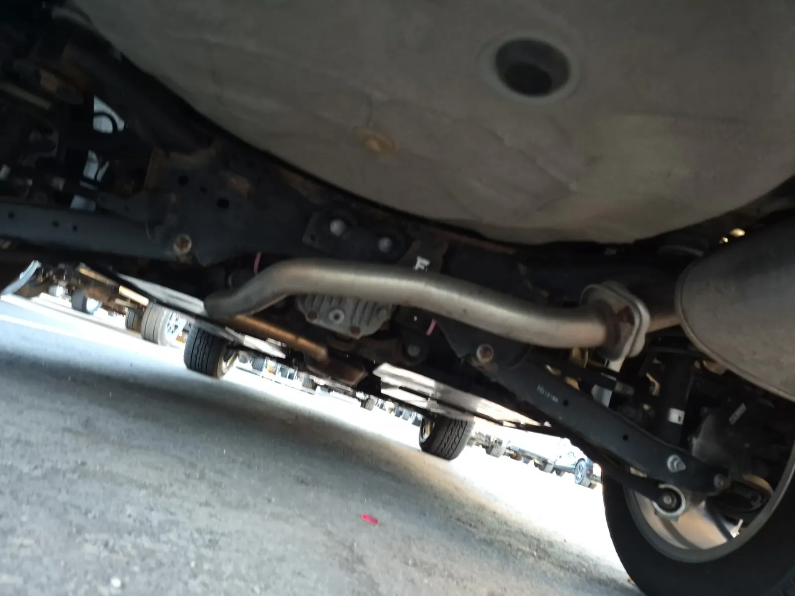 Undercarriage - Rear Photo