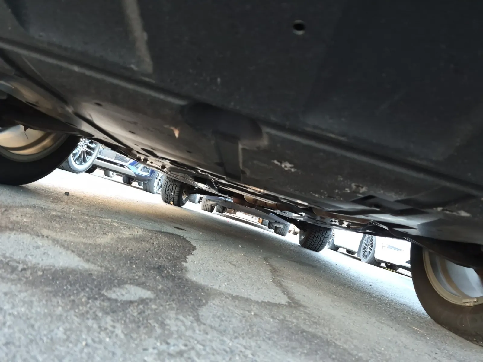 Undercarriage - Front Photo