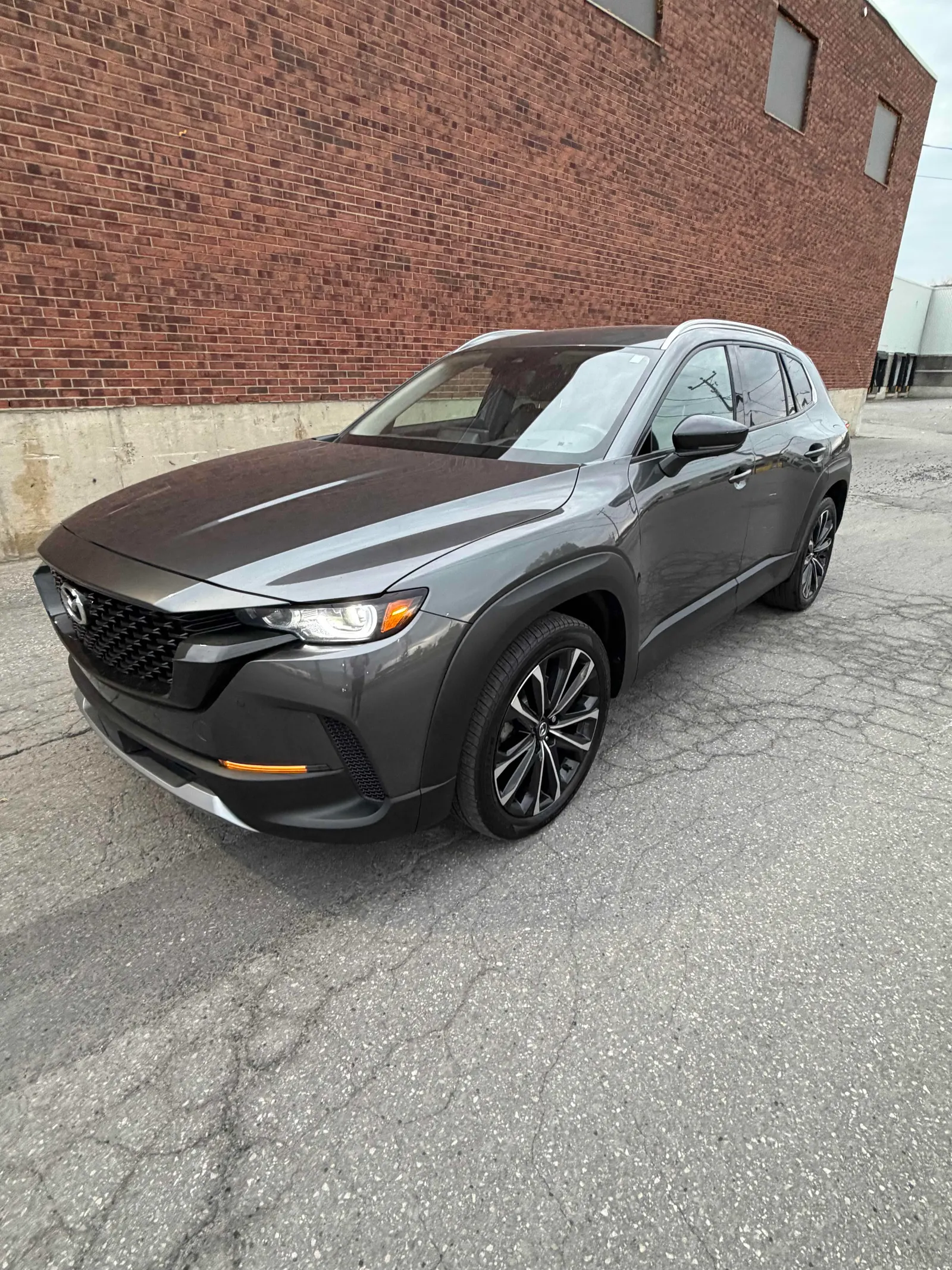 3/4 Front (Main image)