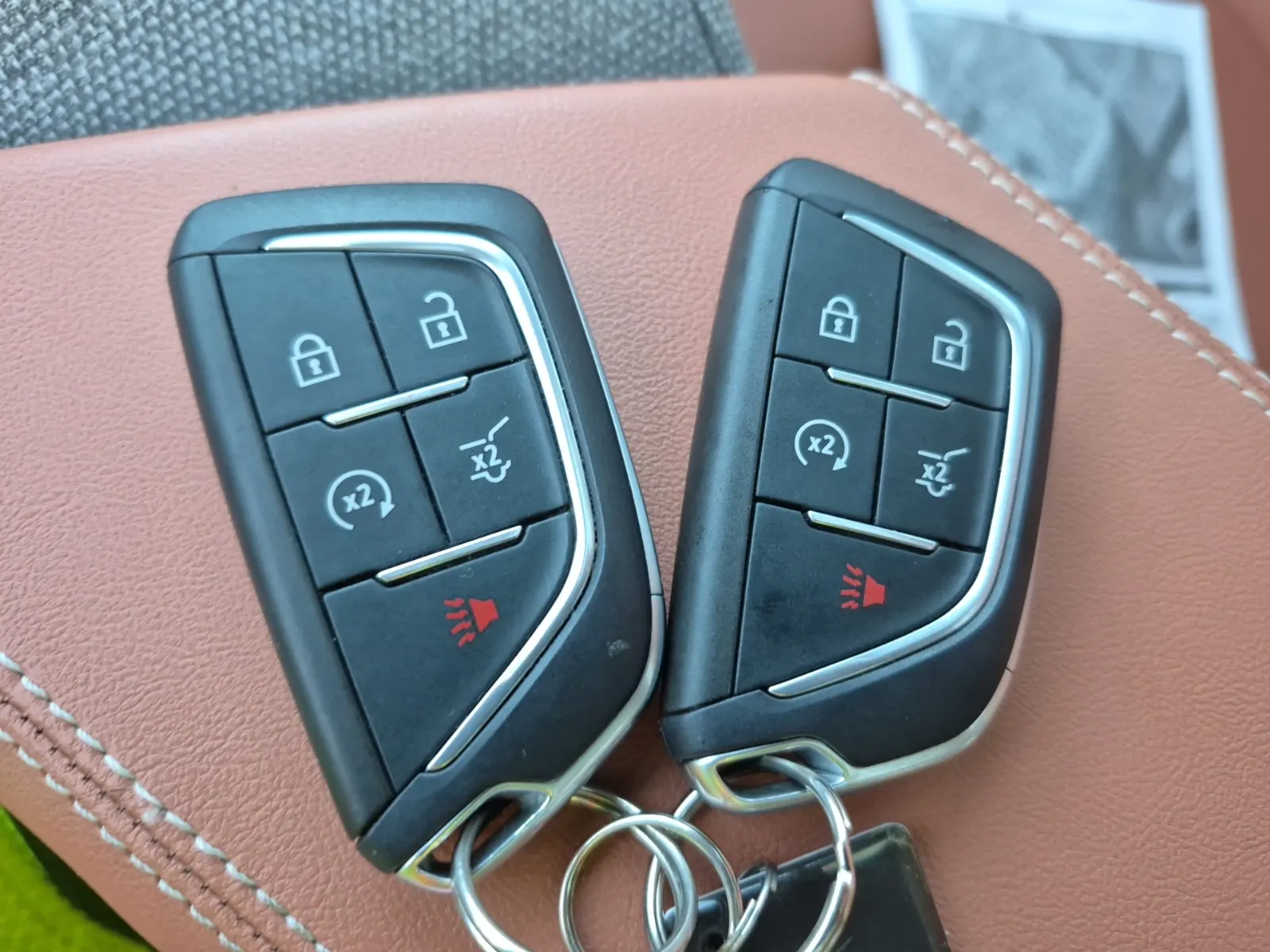 Keys/Fobs/Manual Photo