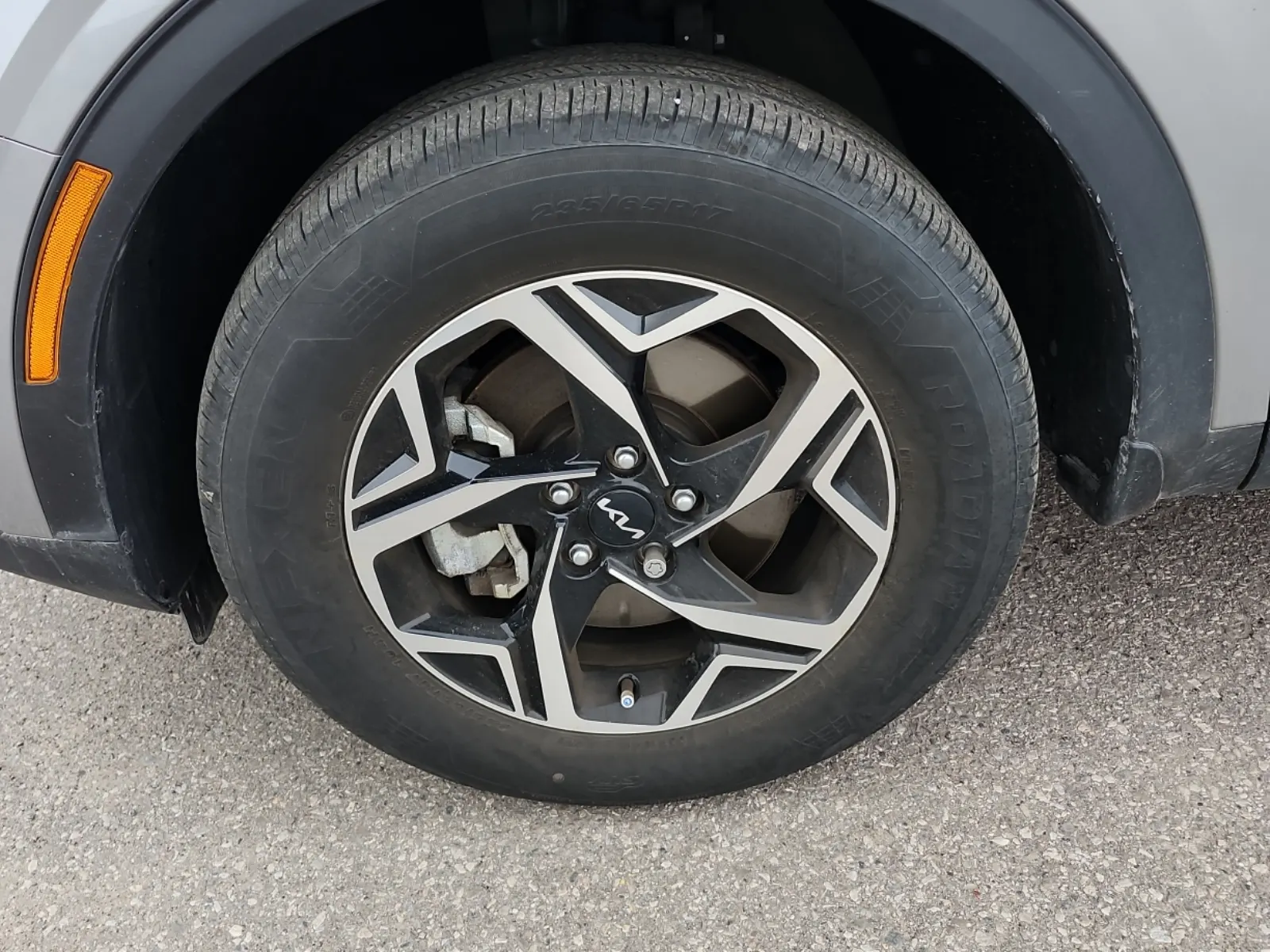 Front driver wheel/tire photo