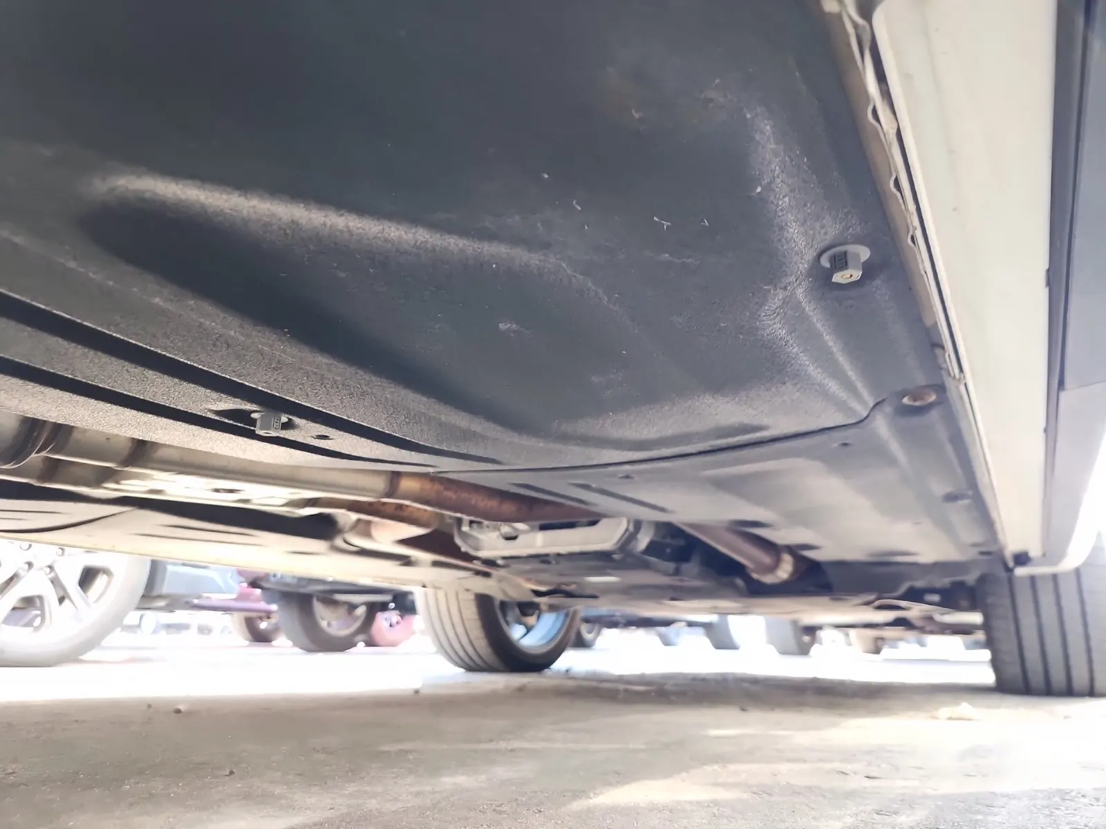 Undercarriage - Passenger Photo