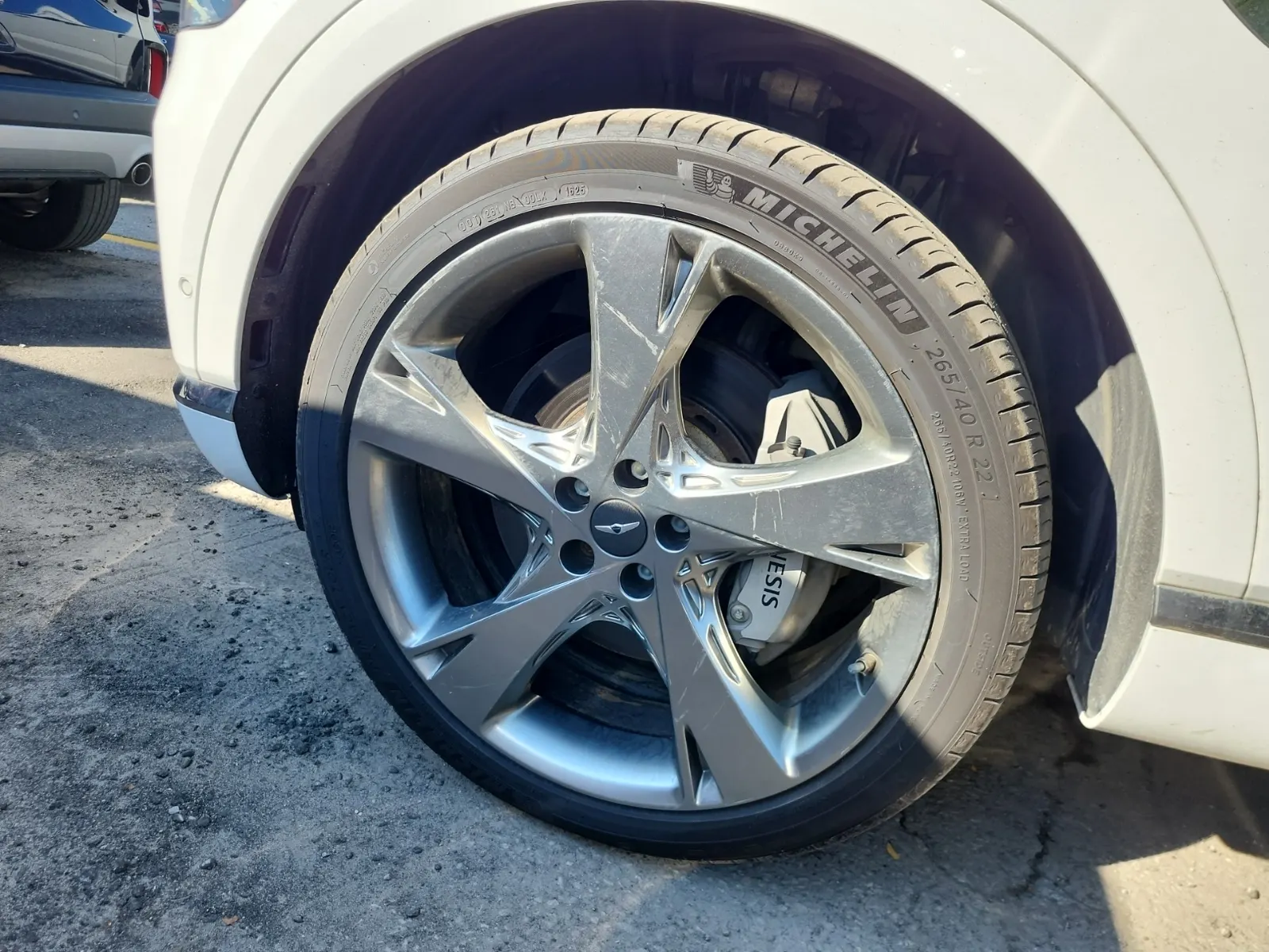 Front driver wheel/tire photo