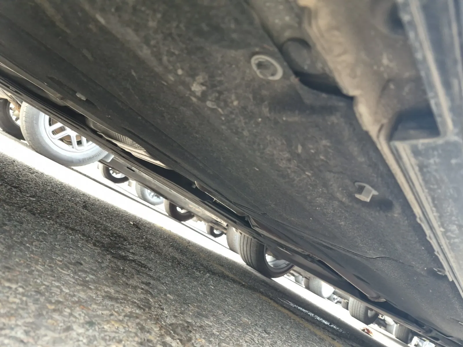 Undercarriage - Passenger Photo