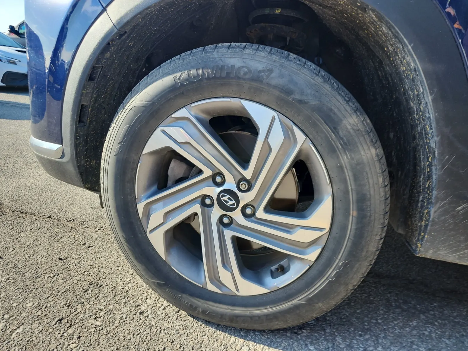 Front driver wheel/tire photo