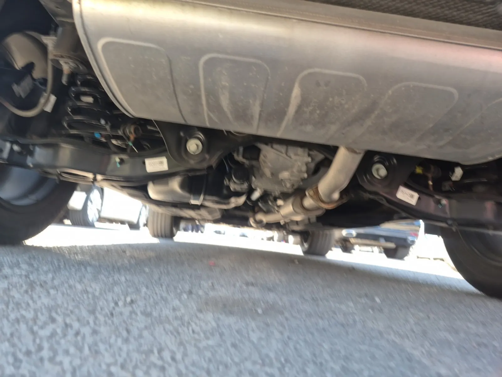 Undercarriage - Rear Photo