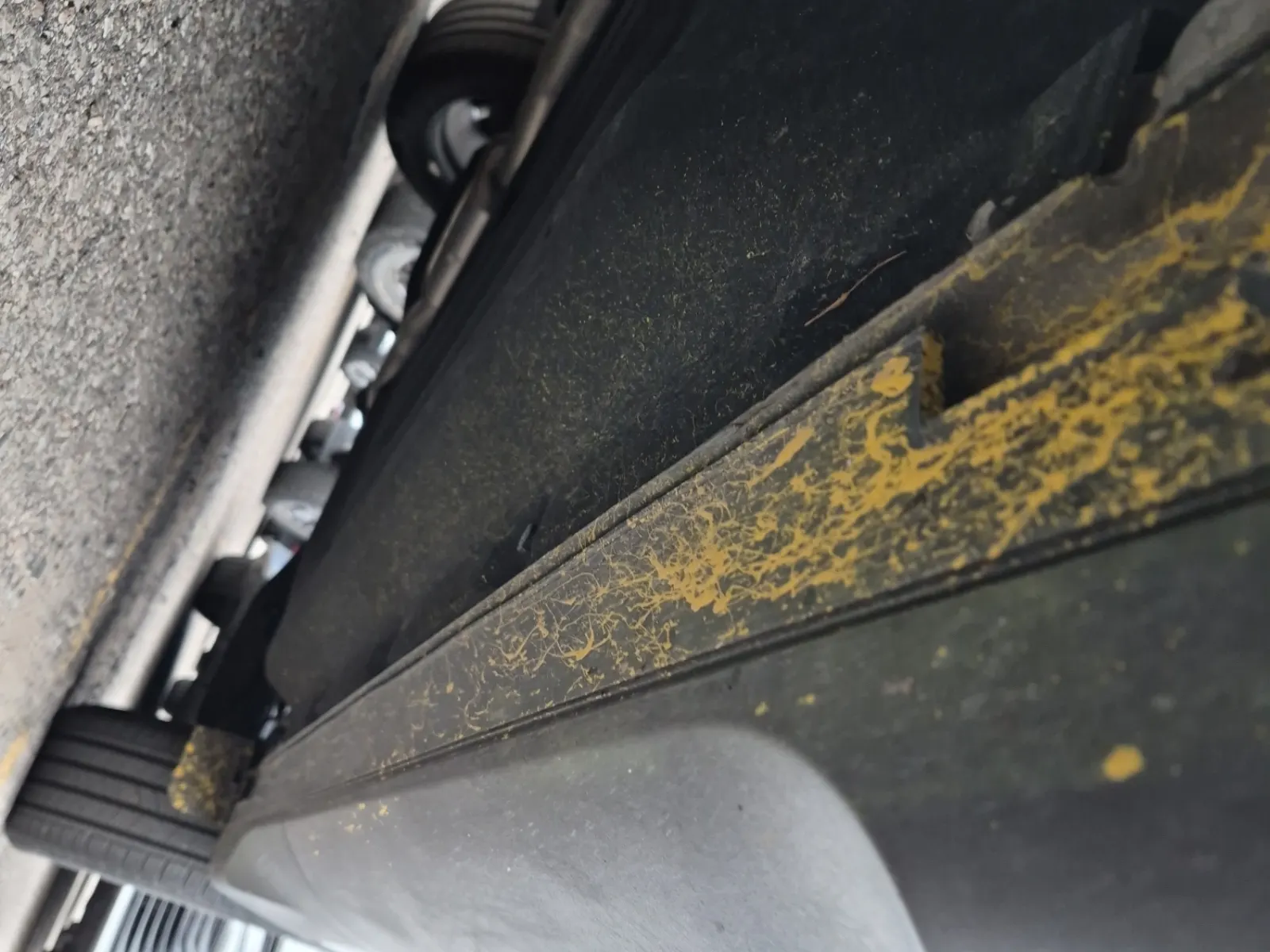 Undercarriage - Driver Photo