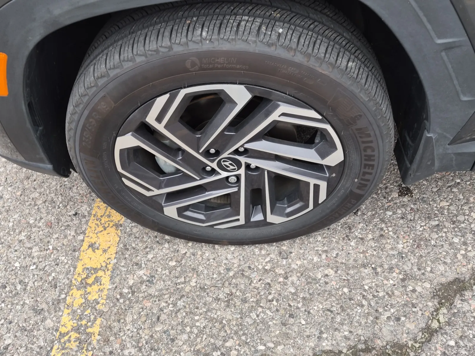 Front driver wheel/tire photo