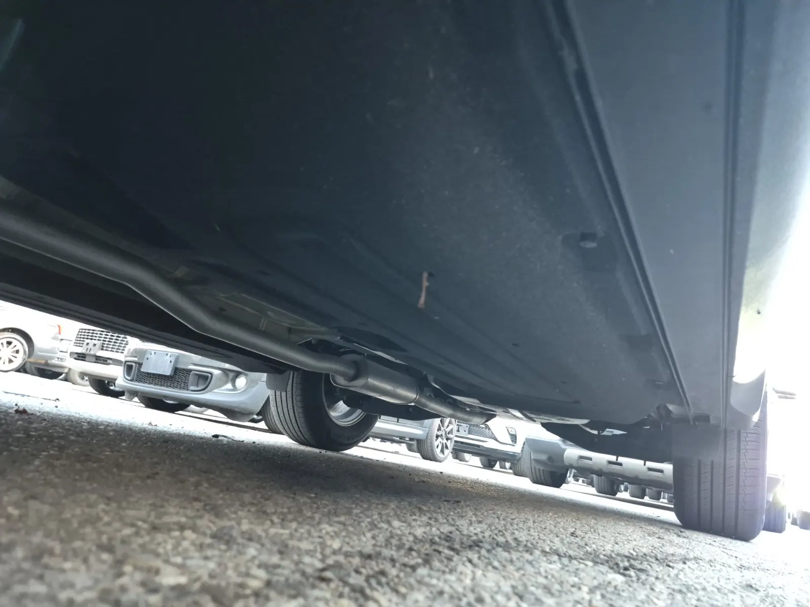 Undercarriage - Driver Photo