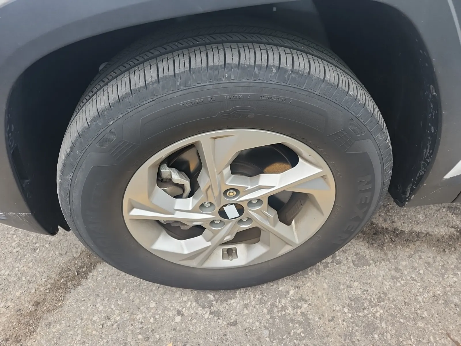 Front driver wheel/tire photo