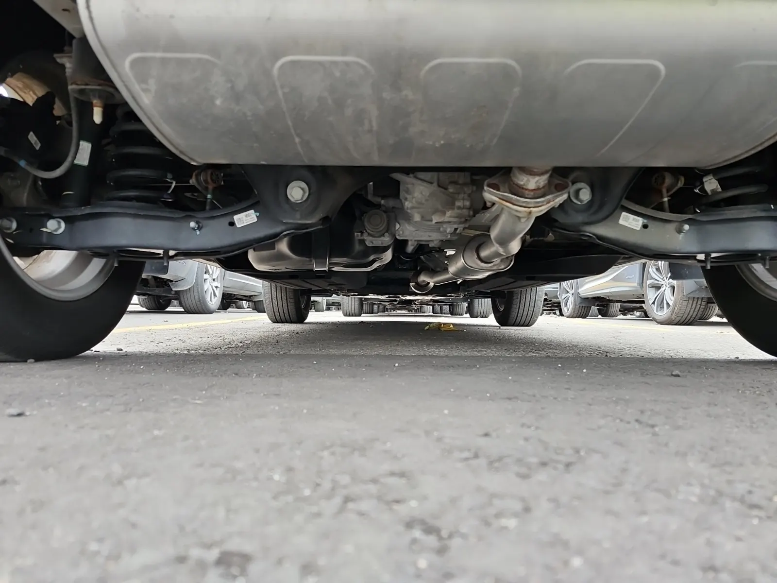 Undercarriage - Rear Photo