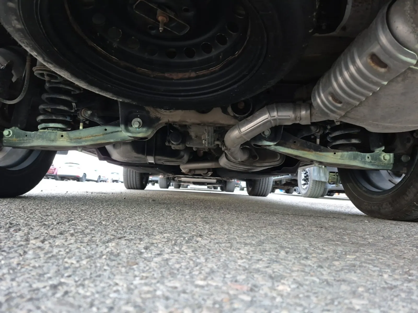 Undercarriage - Rear Photo