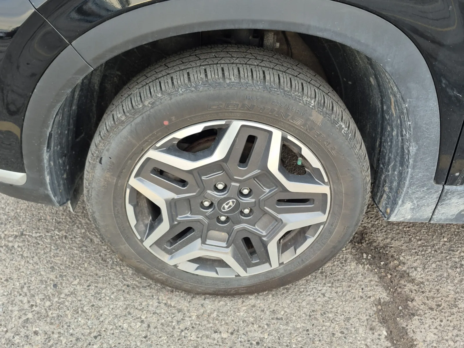 Front driver wheel/tire photo