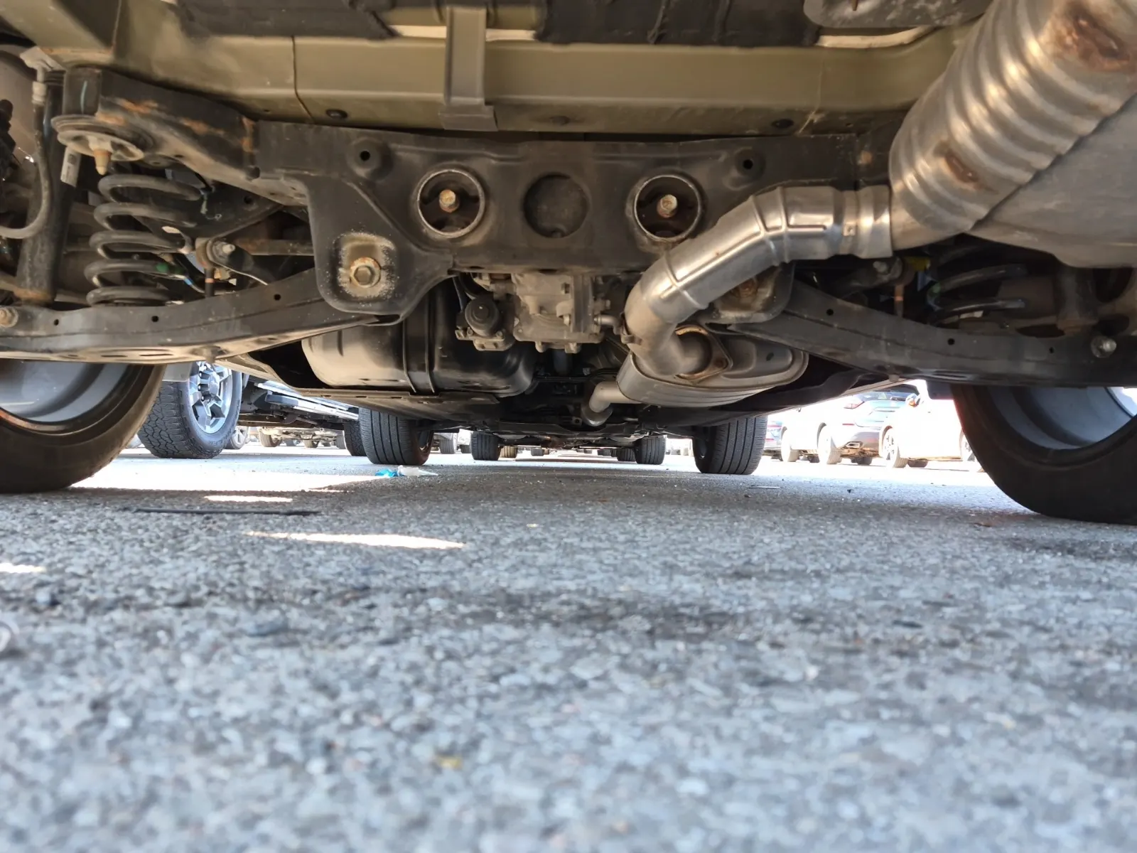 Undercarriage - Rear Photo