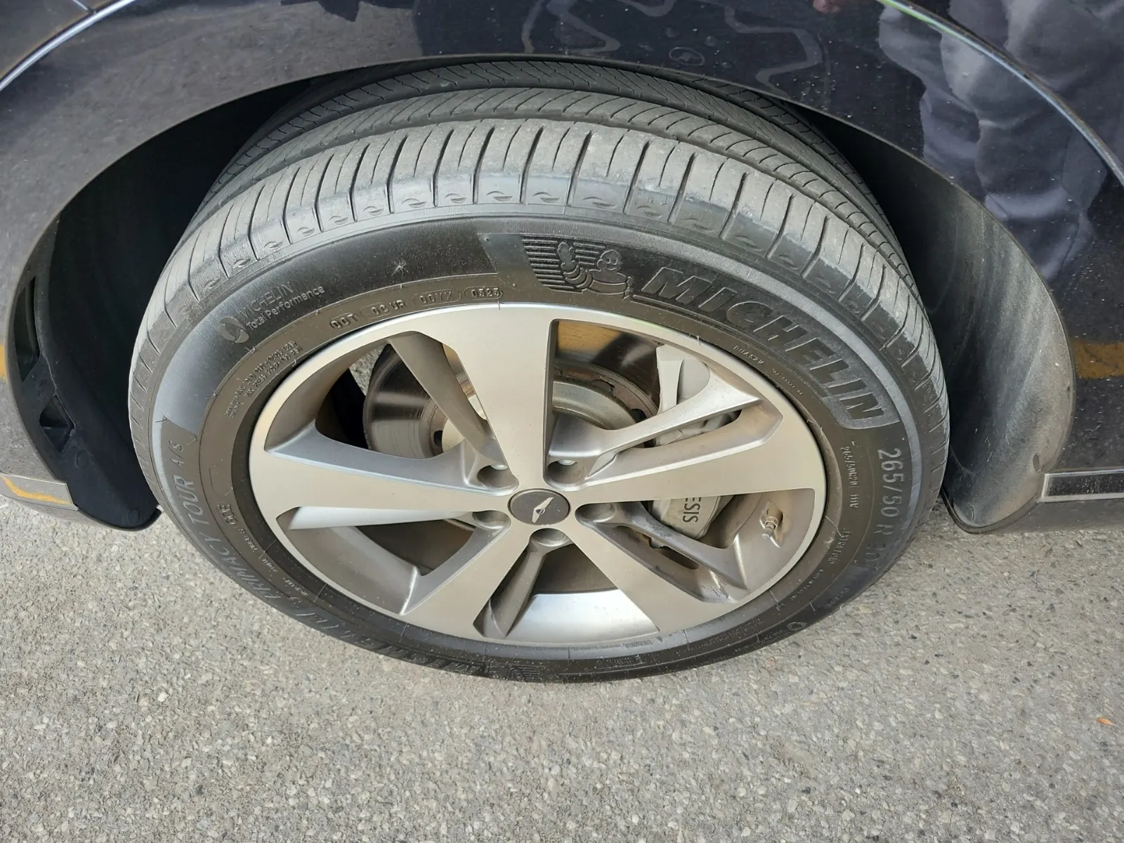 Front driver wheel/tire photo