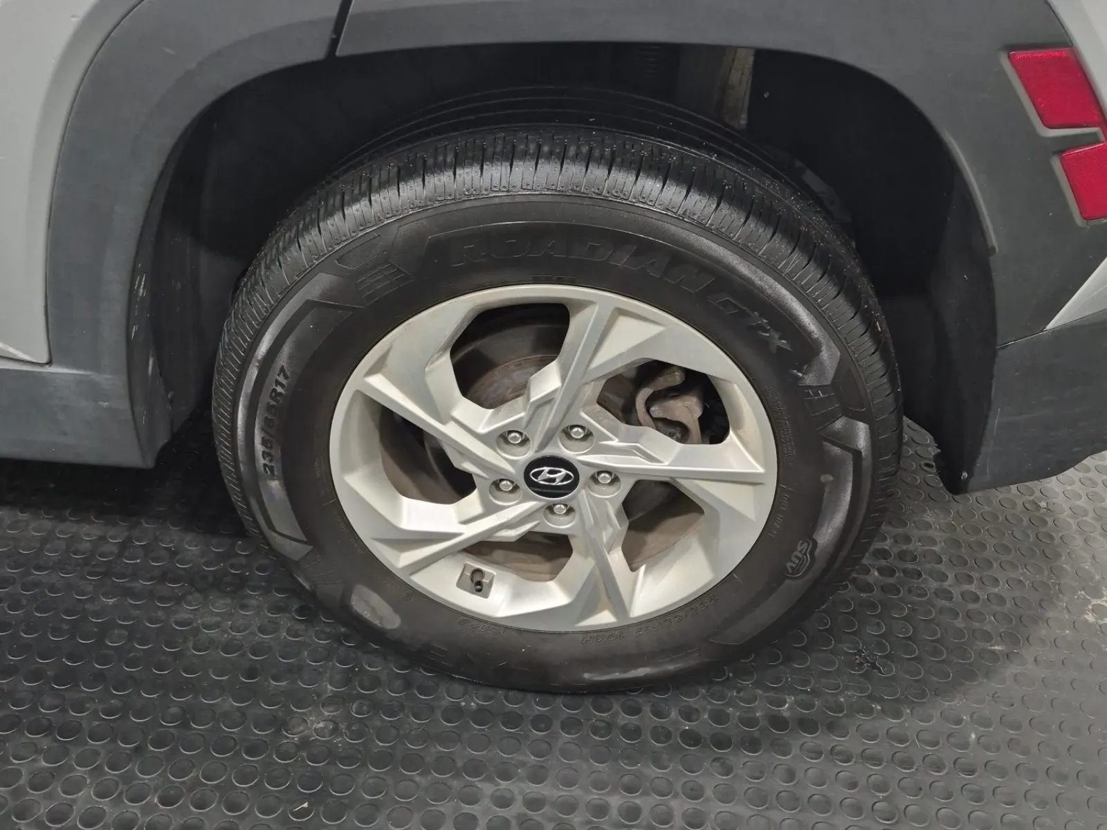 Left Rear Wheel/Tire Photo
